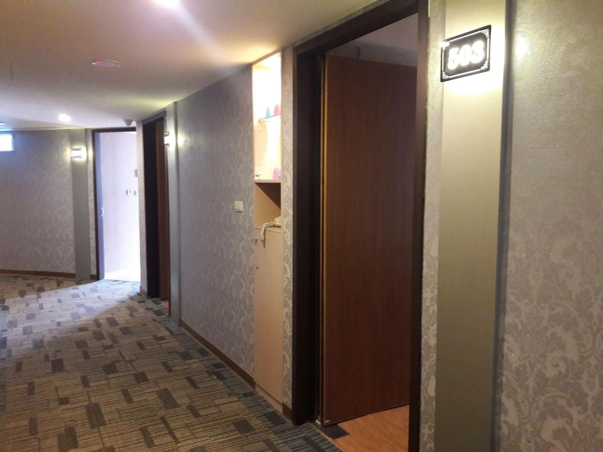 Mei Hotel Taichung Eksteriør billede